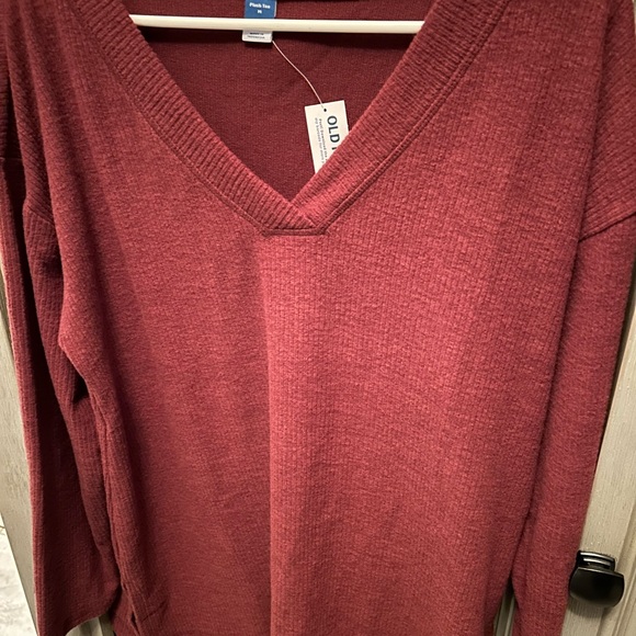 Old Navy burgundy plush v neck top. Size medium NWT - Picture 3 of 4